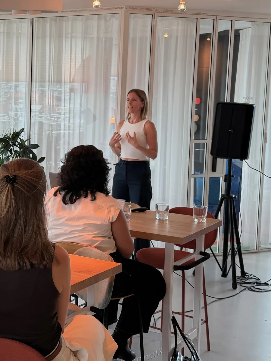 Marjolein van der Krol giving the workshop Your body is your compass at Wonders of Work
